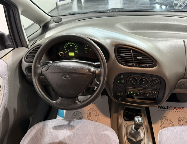 Ford Galaxy 18