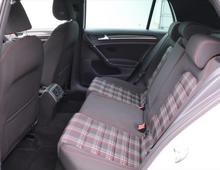 Volkswagen Golf 14