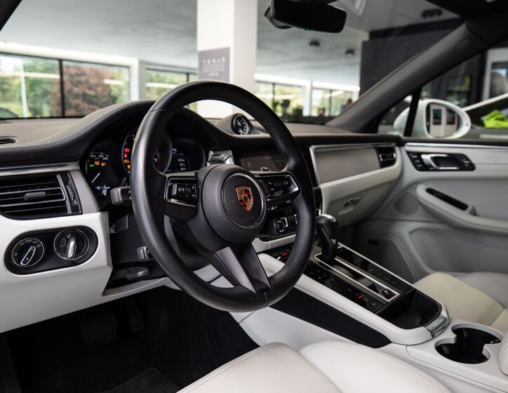 Porsche Macan 5