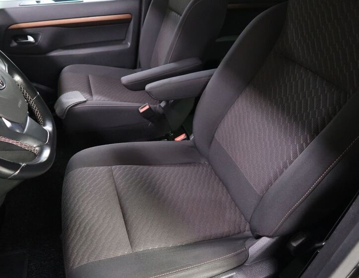 Toyota ProAce 9