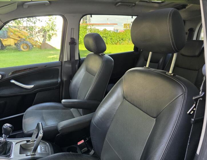 Ford Galaxy 10