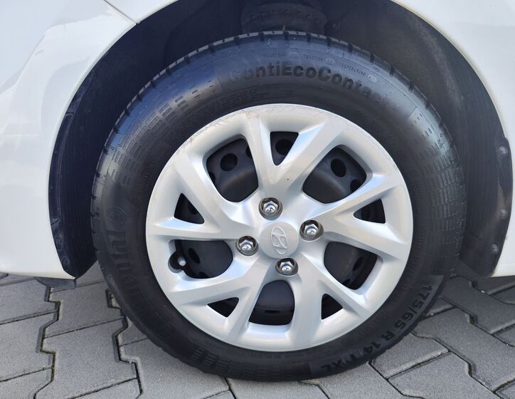 Hyundai i10 23