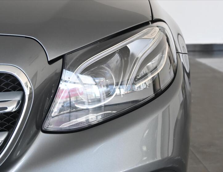 Mercedes-Benz Třídy E 32