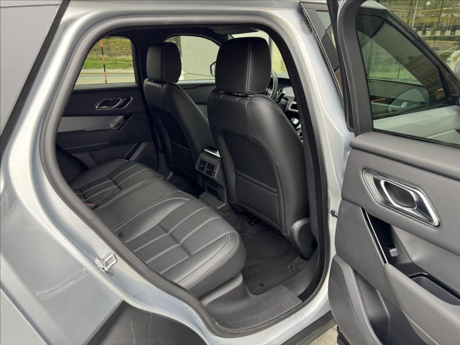 Land Rover Range Rover Velar 12