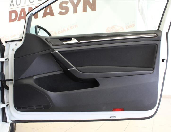 Volkswagen Golf 11