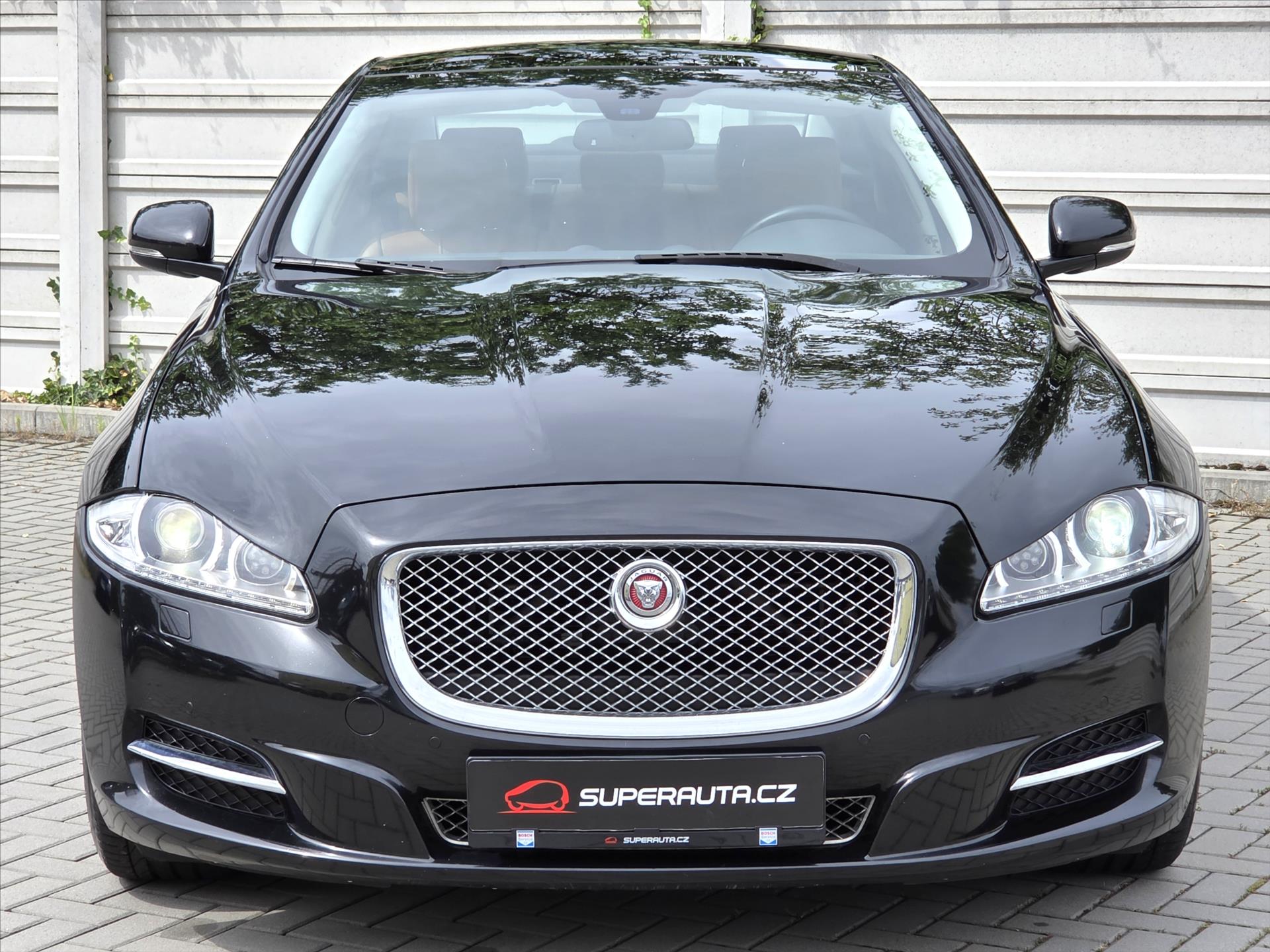 Jaguar XJ