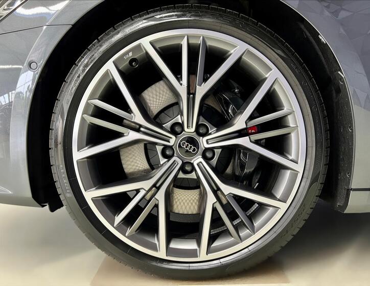 Audi S7 8