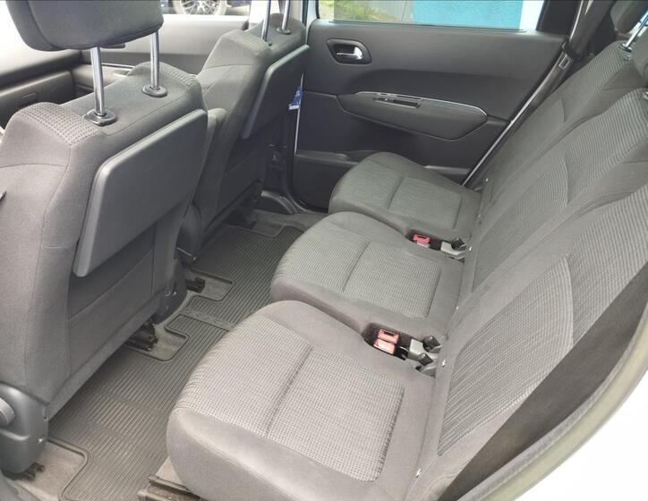 Peugeot 5008 10