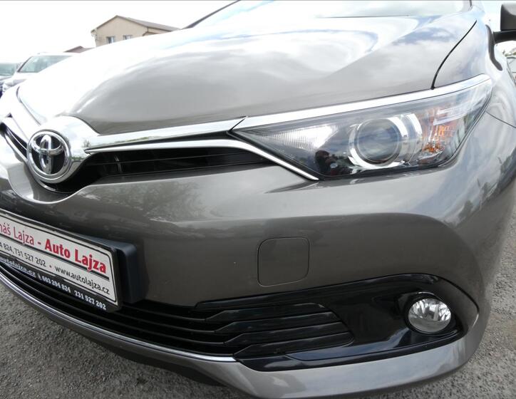 Toyota Auris 4