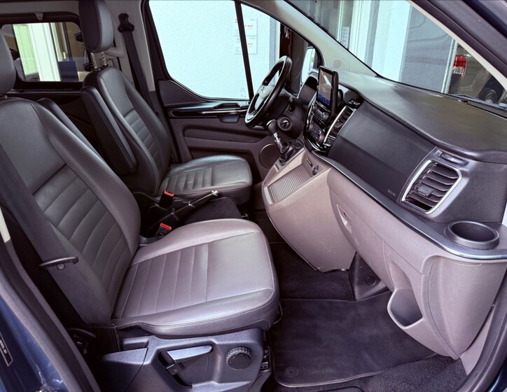 Ford Tourneo Custom 12
