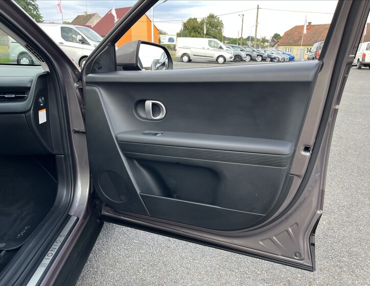Hyundai IONIQ 49