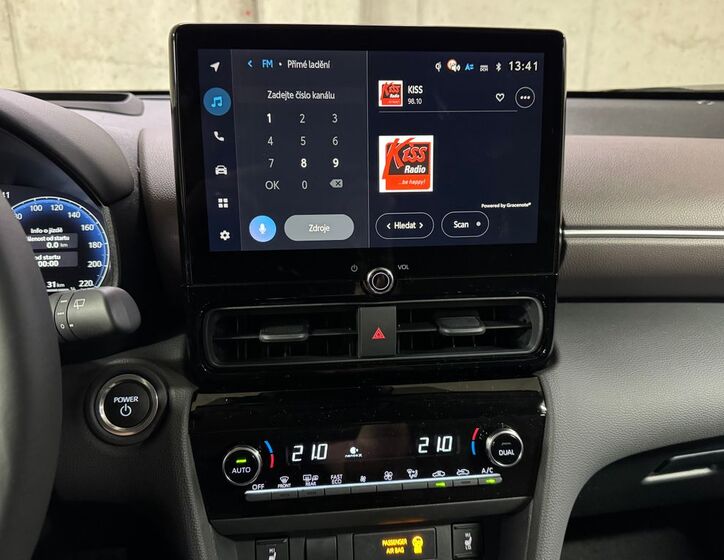Toyota Yaris Cross 16