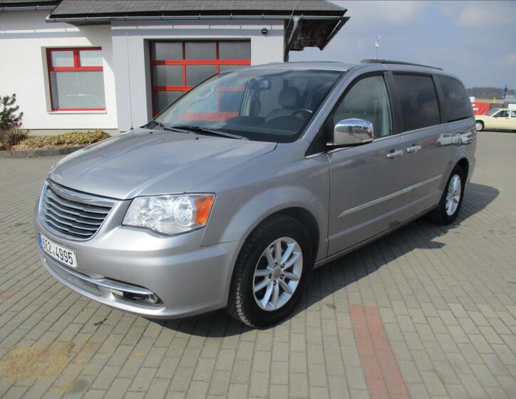 Chrysler Town & Country 1