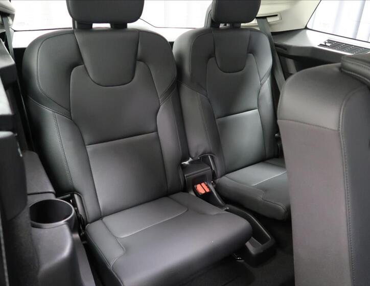Volvo XC90 11