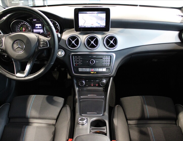 Mercedes-Benz CLA 12