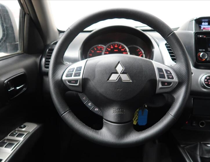 Mitsubishi L200 16