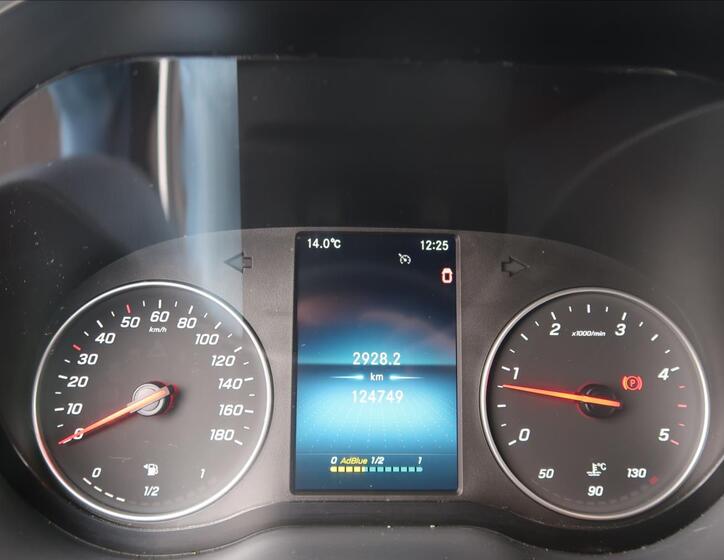 Mercedes-Benz Sprinter 11