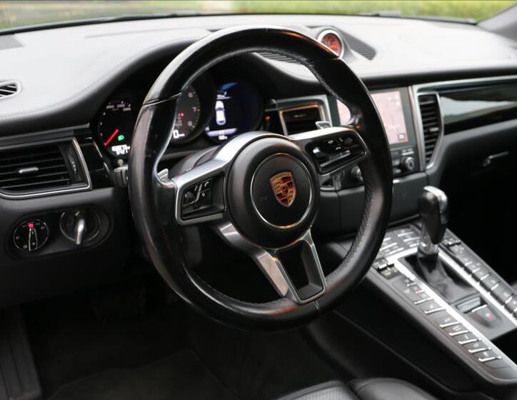 Porsche Macan 25