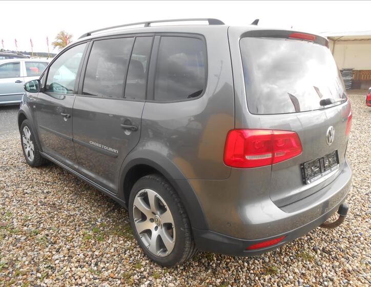 Volkswagen Touran 8