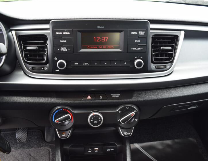 KIA Rio 37