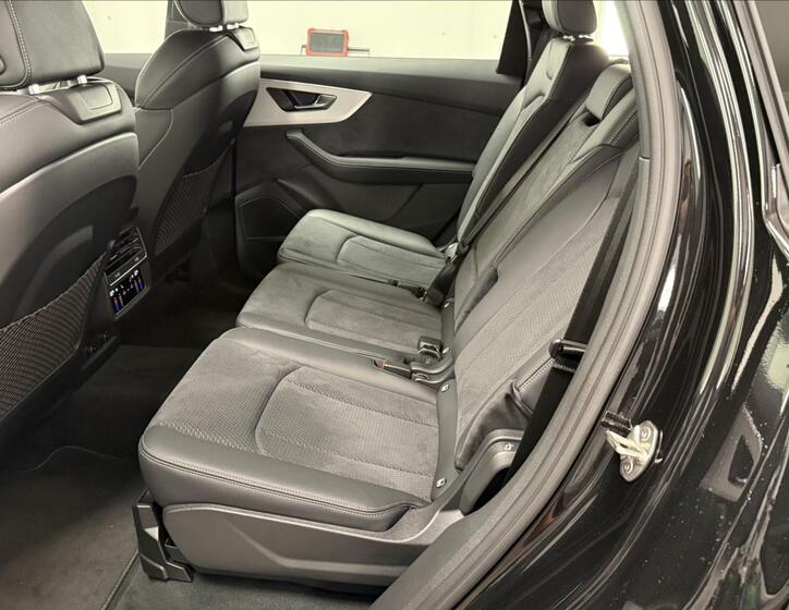 Audi Q7 9