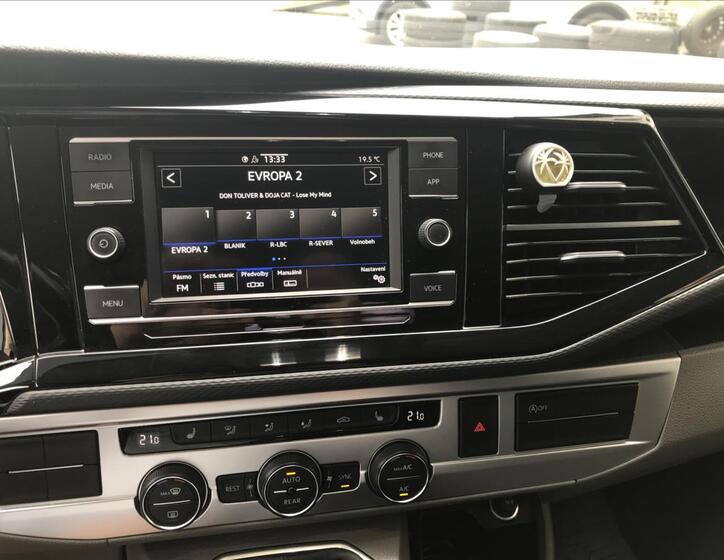Volkswagen Caravelle 19