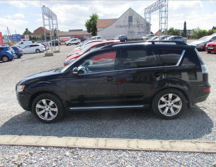 Mitsubishi Outlander 4