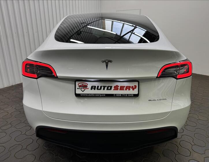 Tesla Model Y 7