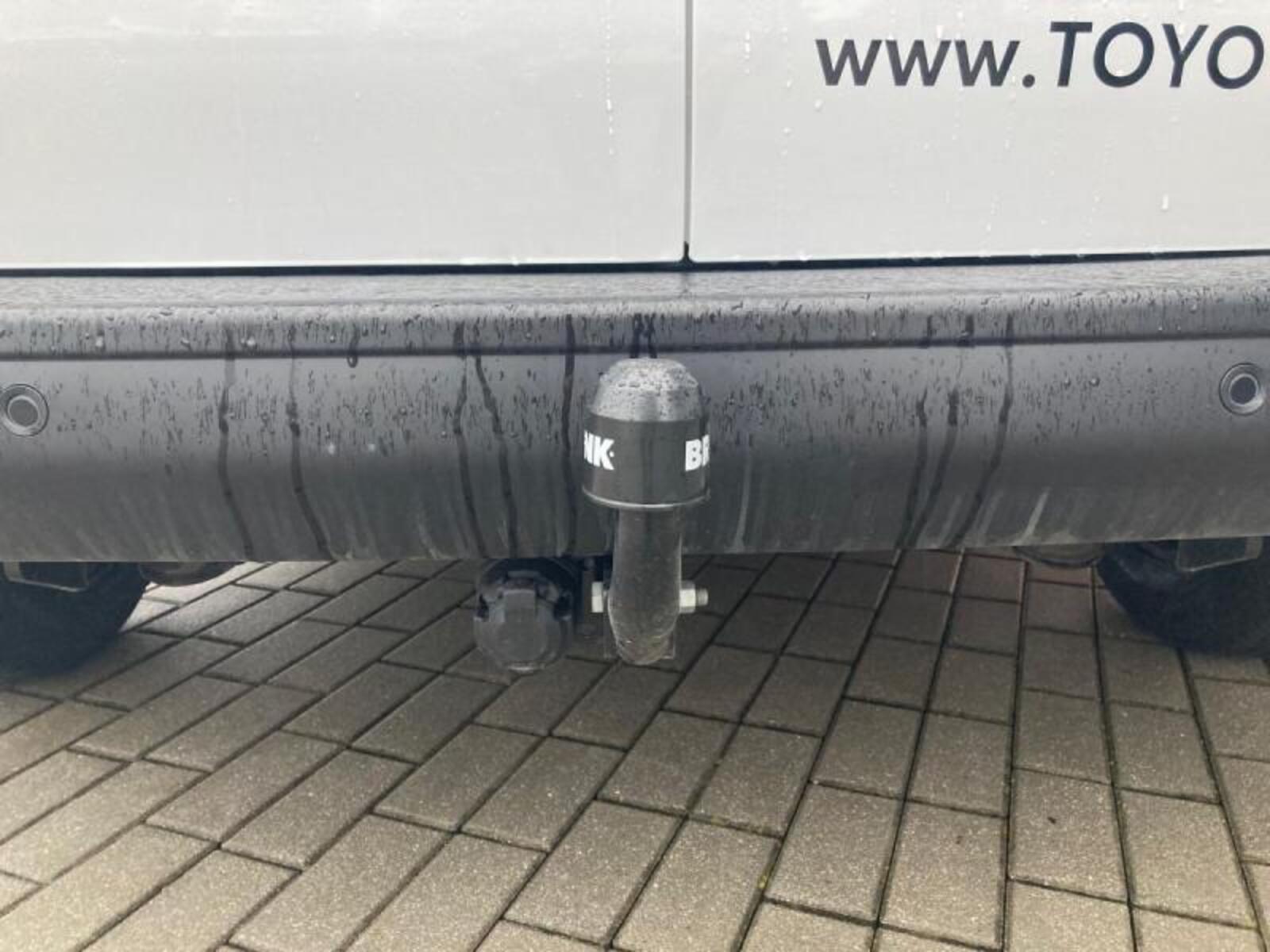 Toyota ProAce 9