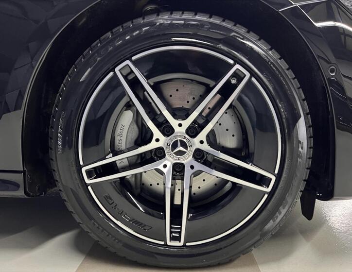 Mercedes-Benz Třídy E 8