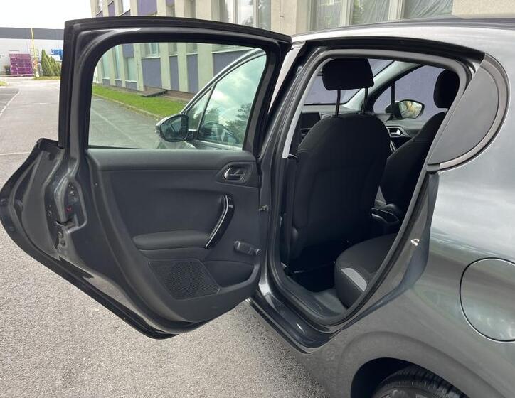 Peugeot 208 14