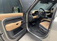 Land Rover Defender 10