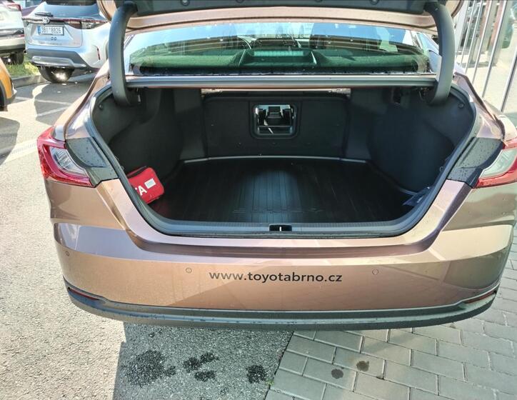 Toyota Camry 8