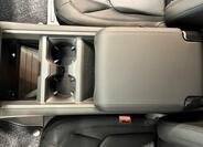 Land Rover Defender 16