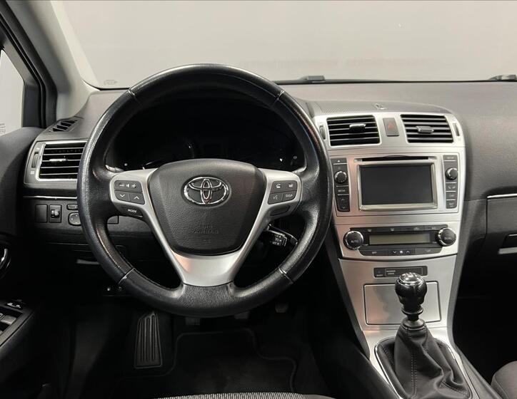 Toyota Avensis 5