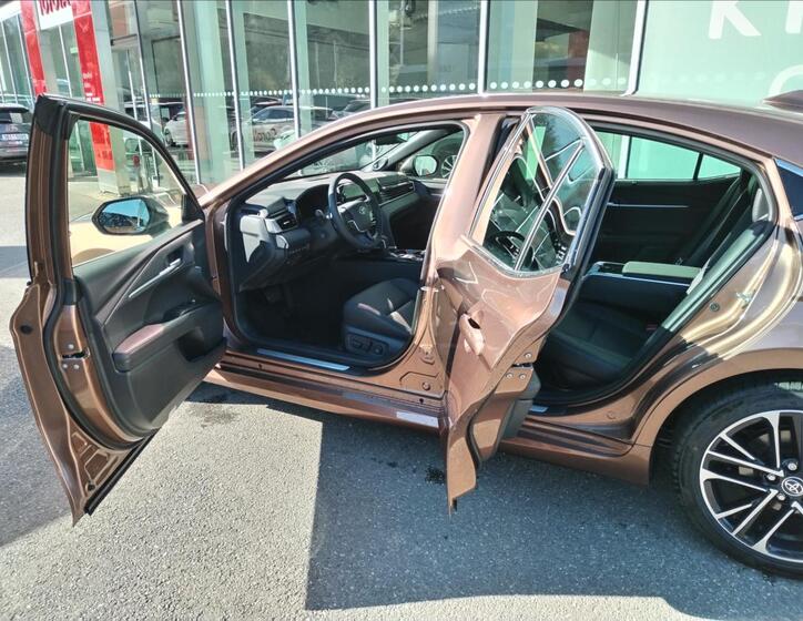 Toyota Camry 5