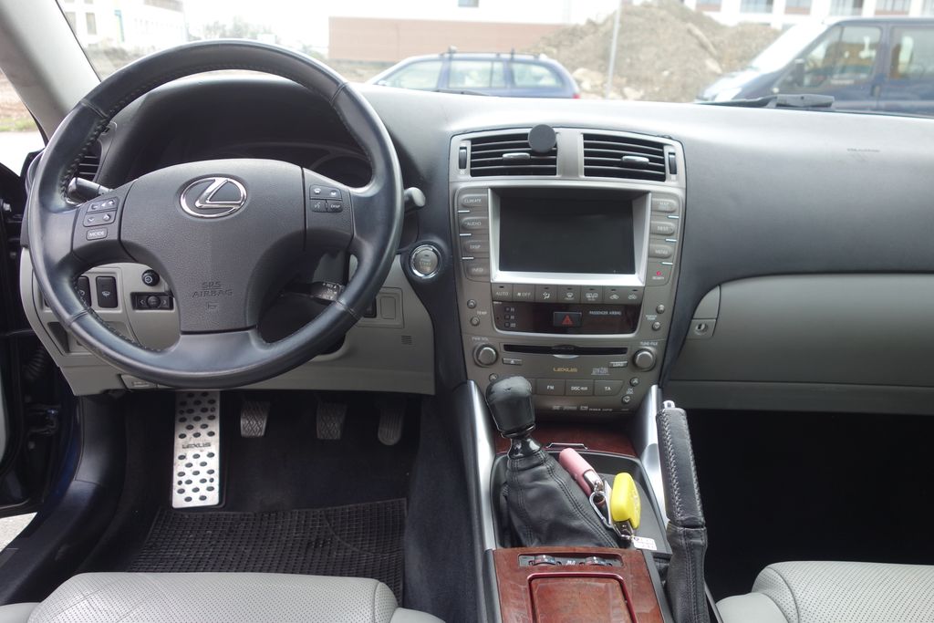 Lexus IS 220