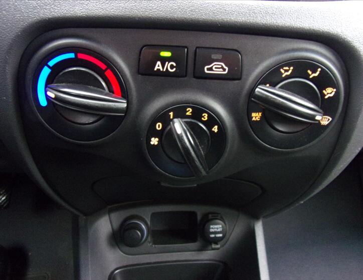 KIA Rio 18