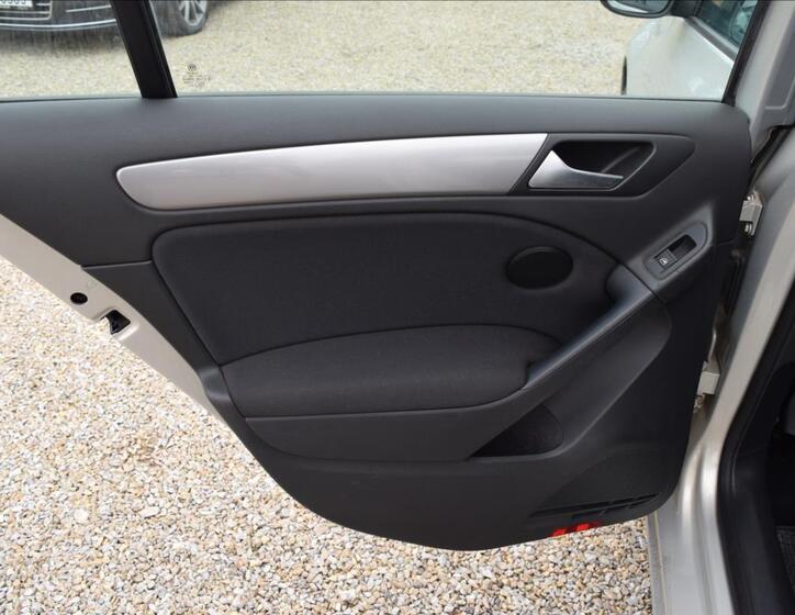 Volkswagen Golf 23