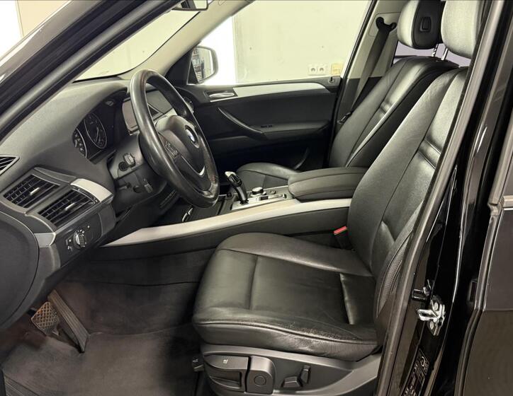 BMW X5 8