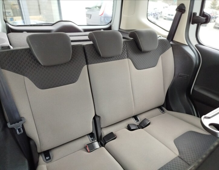 Ford Tourneo Courier 26