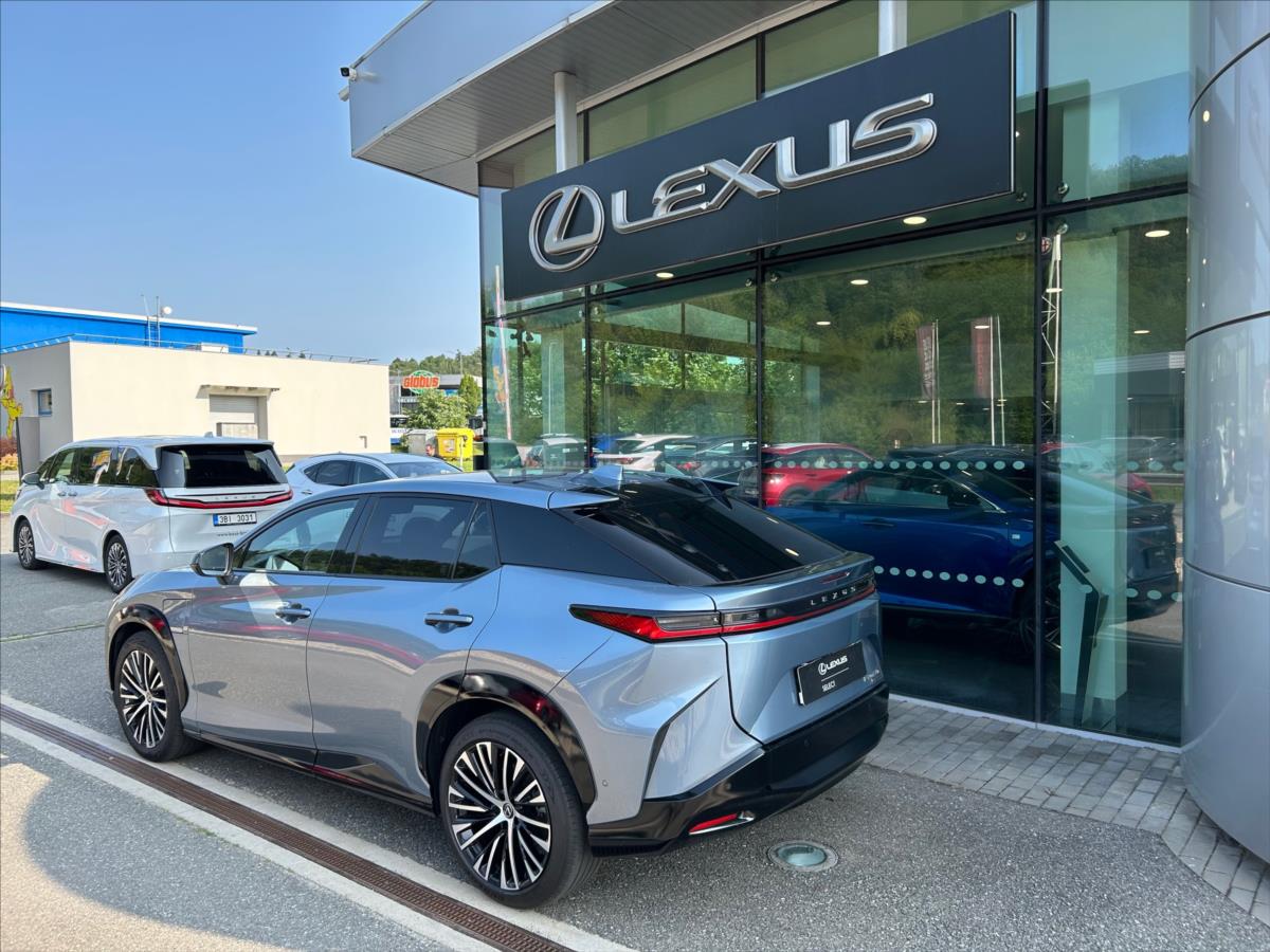 Lexus RZ 450e