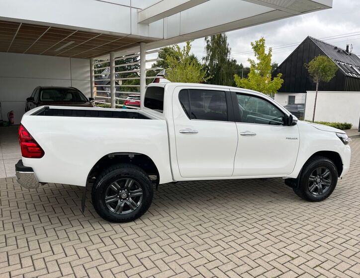 Toyota Hilux 7