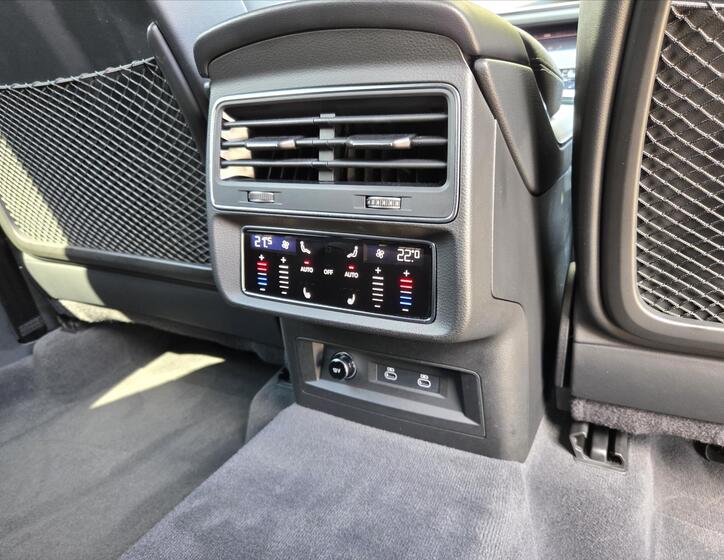Audi Q7 11