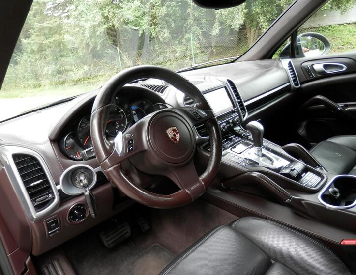 Porsche Cayenne 12