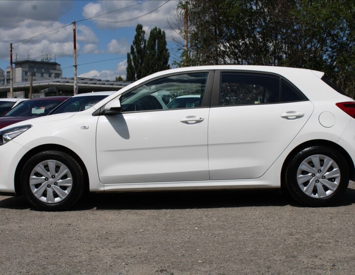 KIA Rio 8