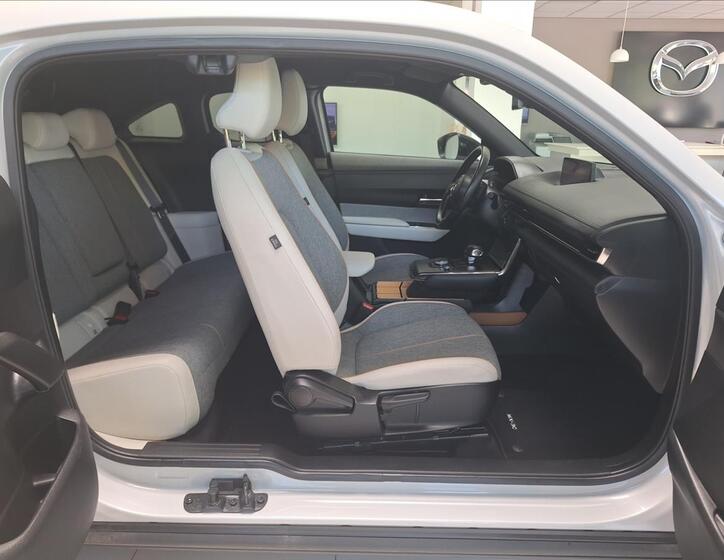 Mazda MX-30 8