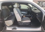 Mazda MX-30 8