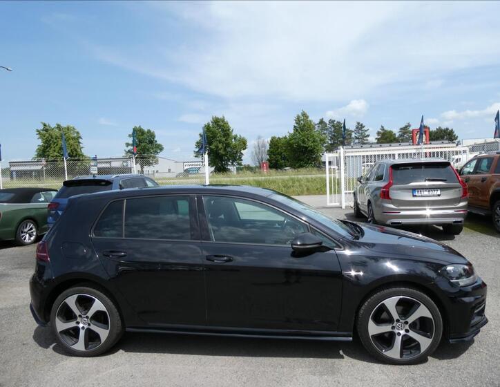Volkswagen Golf 12