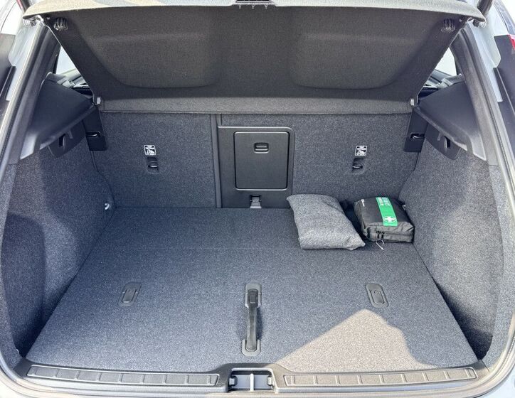 Volvo EX40 11